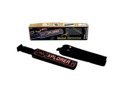Détecteur de métaux portatif livré avec housse de rangement